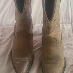 Womans Justin Boots Brown Size 7.58